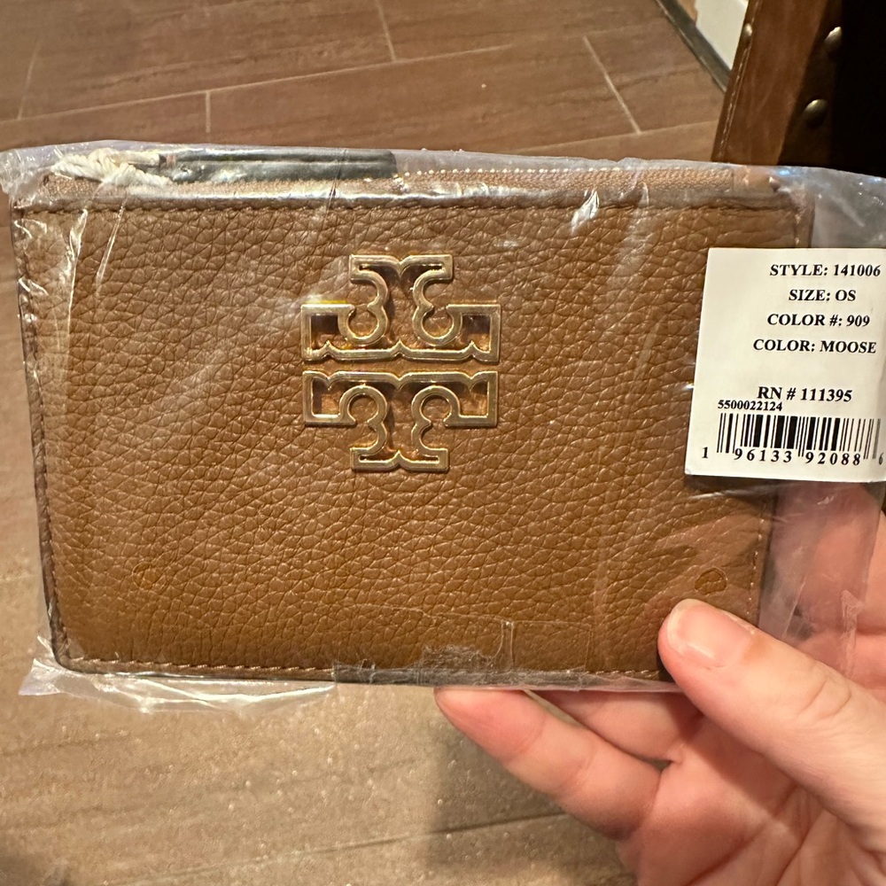 NWT - Tory Burch, Britten zip card wallet case- pebbled Leather- color is moose
